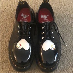 Hello Kitty x Dr Martens sz US 9/UK 10 - Brand New